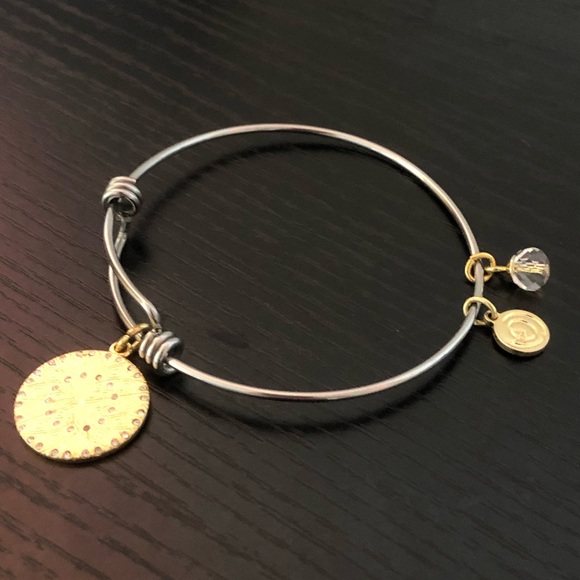 🟢 simple gold charm bracelet - Picture 2 of 2